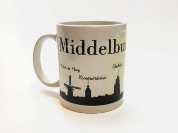 Mok met de skyline van middelburg